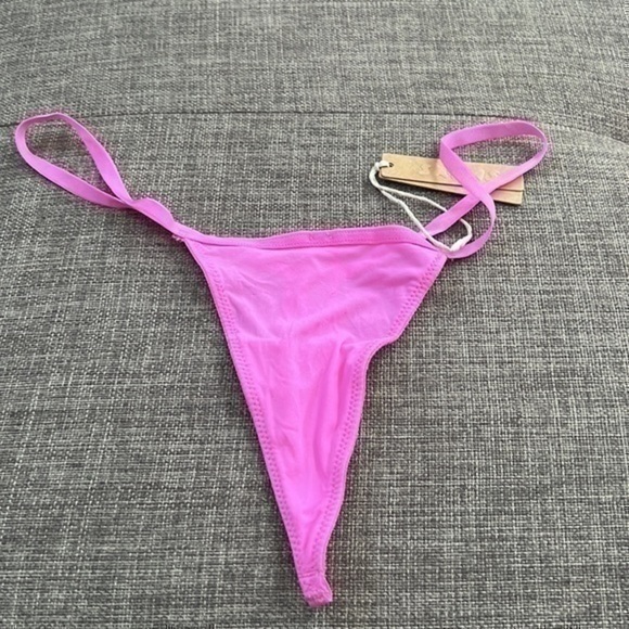Skims Fit Everybody String Thong - Picture 3 of 11